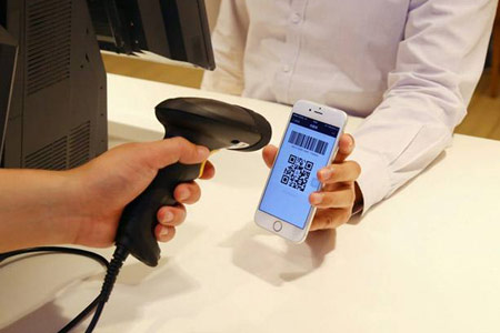 通過支付寶掃描槍對著手機支付碼“嘀”一下即可完成付款