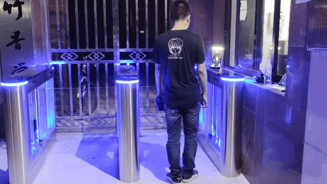 人臉識別智慧校園解決方案在深圳福田區香竹學校應用案例，F5動態人臉識別終端可在夜晚高效快速識別人臉